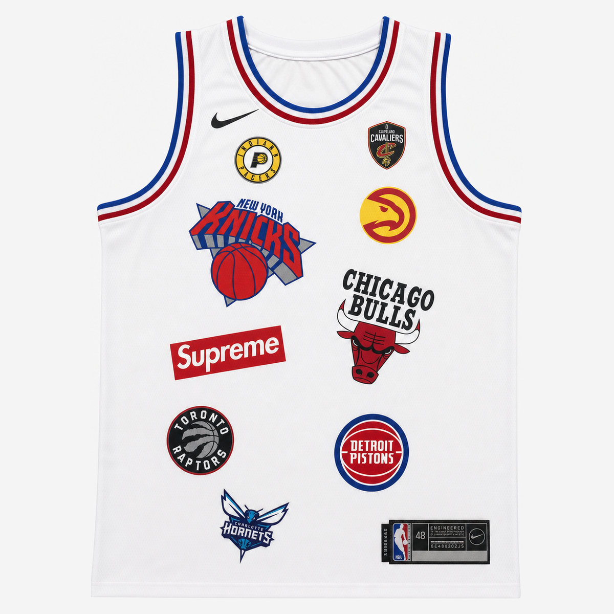 גופיית כדורסל בעיצוב NBA ו־Supreme מספר 94 לבן